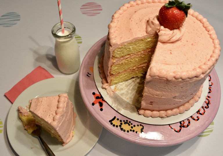 Triple Layer Butter Cake With Strawberry Buttercream Frosting Sweet Things By Lizzie Sweet 