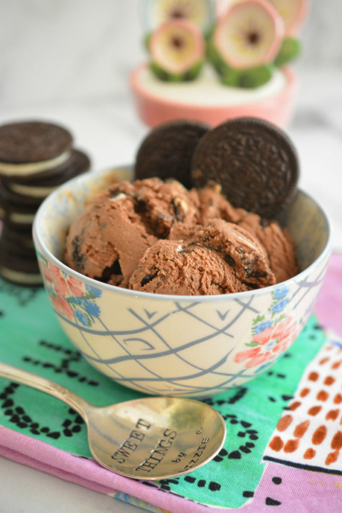 https://sweetthingsbylizzie.com/wp-content/uploads/2019/09/MAIN-PHOTO-OREO-ICE-CREAM-SWEET-THINGS-BY-LIZZIE-683x1024.jpg